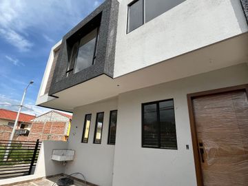 HERMOSAS CASAS CON AREA VERDE DE VENTA, Sector Plásticos Rival Ricaurte C1262