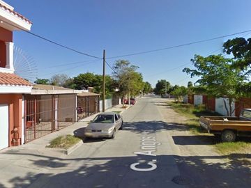 Oportunidad  !! Venta Hermosa Y Amplia Casa Remate Col. Los Mochis, Sinaloa.