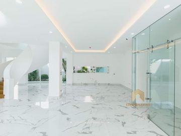Newly modern luxury pool villas house in housing project nearb Kad Farang Village