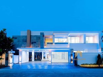 Newly modern luxury pool villas house in housing project nearb Kad Farang Village