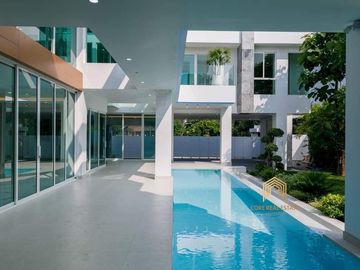 Newly modern luxury pool villas house in housing project nearb Kad Farang Village