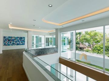 Newly modern luxury pool villas house in housing project nearb Kad Farang Village
