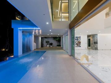 Newly modern luxury pool villas house in housing project nearb Kad Farang Village