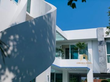 Newly modern luxury pool villas house in housing project nearb Kad Farang Village