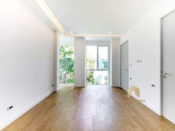 Newly modern luxury pool villas house in housing project nearb Kad Farang Village