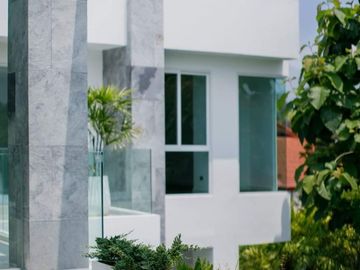 Newly modern luxury pool villas house in housing project nearb Kad Farang Village