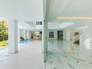 Newly modern luxury pool villas house in housing project nearb Kad Farang Village