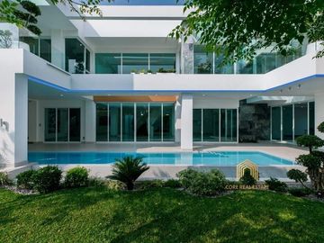Newly modern luxury pool villas house in housing project nearb Kad Farang Village