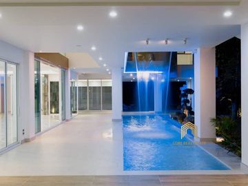 Newly modern luxury pool villas house in housing project nearb Kad Farang Village