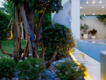 Newly modern luxury pool villas house in housing project nearb Kad Farang Village