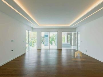 Newly modern luxury pool villas house in housing project nearb Kad Farang Village