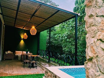 VENDO  HOTEL BOUTIQUE UBICADO RESERVA BOSQUE DE NIEBLA CIRCASIA QUINDIO  SOBRE LA AUTOPISTA DEL CAFE KM 7 ARMENIA PEREIRA