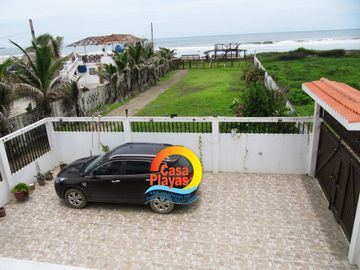 Venta Casa Playas nueva con vista al mar, via Data Posorja.