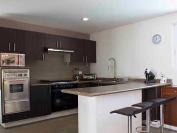 Residencia con alberca, jardín, 6 recamaras, en venta Sector O Huatulco.
