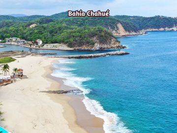Residencia con alberca, jardín, 6 recamaras, en venta Sector O Huatulco.
