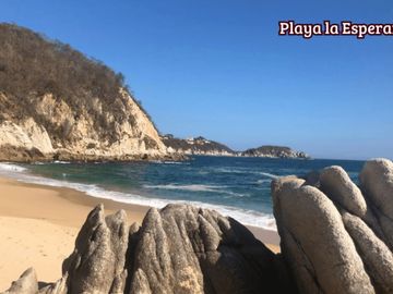 Residencia con alberca, jardín, 6 recamaras, en venta Sector O Huatulco.