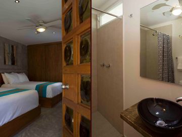 Residencia con alberca, jardín, 6 recamaras, en venta Sector O Huatulco.