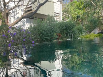 Residencia con alberca, jardín, 6 recamaras, en venta Sector O Huatulco.