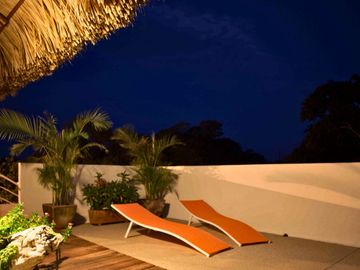 Residencia con alberca, jardín, 6 recamaras, en venta Sector O Huatulco.