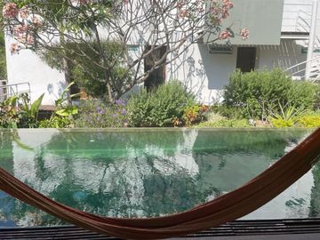 Residencia con alberca, jardín, 6 recamaras, en venta Sector O Huatulco.