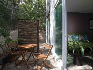 Residencia con alberca, jardín, 6 recamaras, en venta Sector O Huatulco.