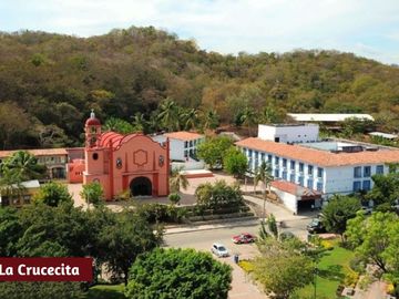Residencia con alberca, jardín, 6 recamaras, en venta Sector O Huatulco.