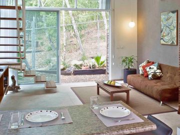 Residencia con alberca, jardín, 6 recamaras, en venta Sector O Huatulco.