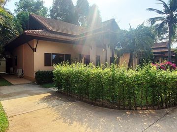 Villa in undisturbed location in well maintained Sunflower, Mae Phim, Rayong