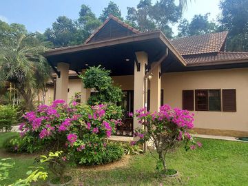 Villa in undisturbed location in well maintained Sunflower, Mae Phim, Rayong