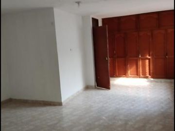 Casa Dividida con Apartamentos  en Turbaco