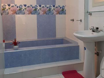 Casa Dividida con Apartamentos  en Turbaco