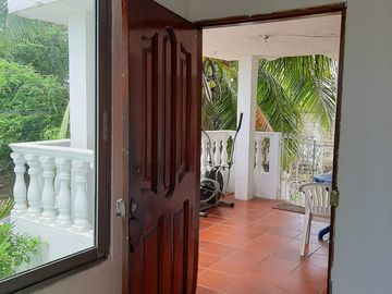 Casa Dividida con Apartamentos  en Turbaco