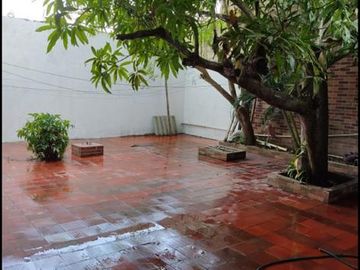 Casa Dividida con Apartamentos  en Turbaco