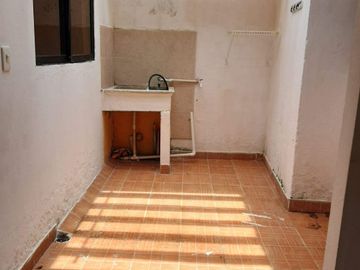 Casa Dividida con Apartamentos  en Turbaco