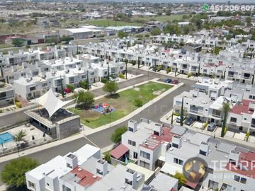 🚨SE VENDE CASA🏡 Cantera Residencial Villa Marino CelayaOPORTUNIDAD es el modelo más Solicitado del fraccionamiento.