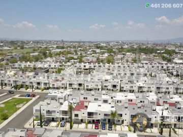 🚨SE VENDE CASA🏡 Cantera Residencial Villa Marino CelayaOPORTUNIDAD es el modelo más Solicitado del fraccionamiento.