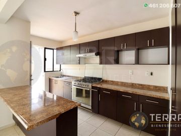 🚨SE VENDE CASA🏡 Cantera Residencial Villa Marino CelayaOPORTUNIDAD es el modelo más Solicitado del fraccionamiento.
