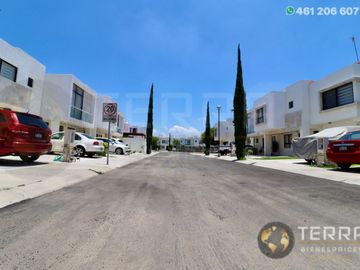 🚨SE VENDE CASA🏡 Cantera Residencial Villa Marino CelayaOPORTUNIDAD es el modelo más Solicitado del fraccionamiento.