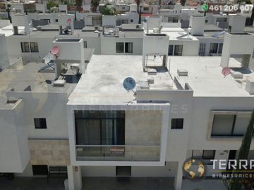 🚨SE VENDE CASA🏡 Cantera Residencial Villa Marino CelayaOPORTUNIDAD es el modelo más Solicitado del fraccionamiento.