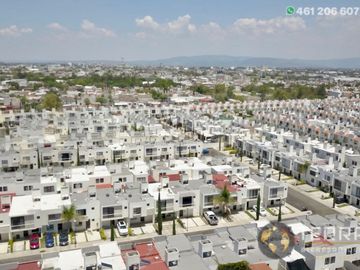 🚨SE VENDE CASA🏡 Cantera Residencial Villa Marino CelayaOPORTUNIDAD es el modelo más Solicitado del fraccionamiento.