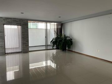 CASA EN VENTA EN COTO   EN SOLARES FRENTE AL LAGO
