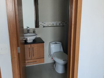 CASA EN VENTA EN COTO   EN SOLARES FRENTE AL LAGO