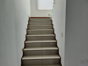 CASA EN VENTA EN COTO   EN SOLARES FRENTE AL LAGO