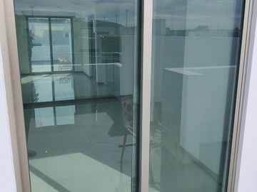 CASA EN VENTA EN COTO   EN SOLARES FRENTE AL LAGO