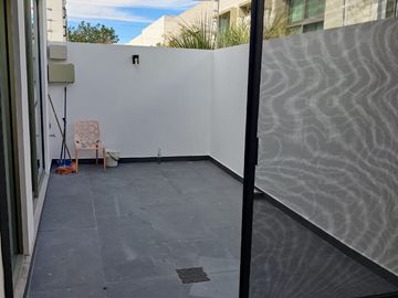 CASA EN VENTA EN COTO   EN SOLARES FRENTE AL LAGO