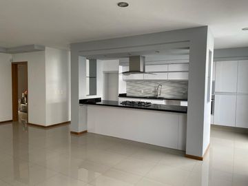 CASA EN VENTA EN COTO   EN SOLARES FRENTE AL LAGO