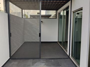 CASA EN VENTA EN COTO   EN SOLARES FRENTE AL LAGO