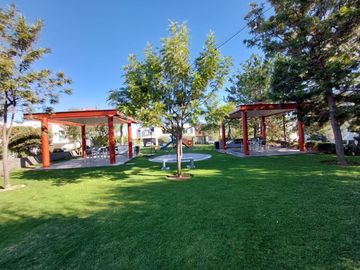 CASA EN VENTA EN COTO   EN SOLARES FRENTE AL LAGO