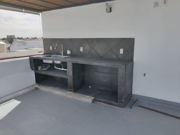 CASA EN VENTA EN COTO   EN SOLARES FRENTE AL LAGO