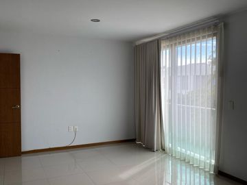 CASA EN VENTA EN COTO   EN SOLARES FRENTE AL LAGO